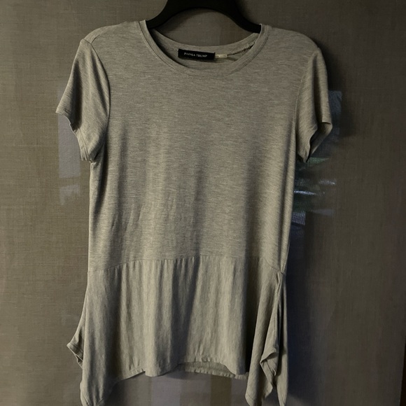 Ivanka Trump Light Gray Short Sleeve Top - Picture 1 of 4